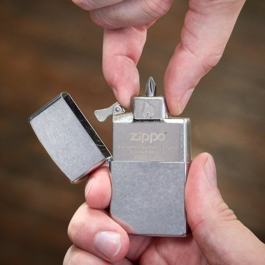 Zippo's tweet photo. The portable, pocket-sized powerhouse 🪛💪
Shop Bit Safe now 👉 https://t.co/KqAaQuUVQc
#Zippo #MadeInUSA #ZippoLighterInserts https://t.co/0H50yjCdVG