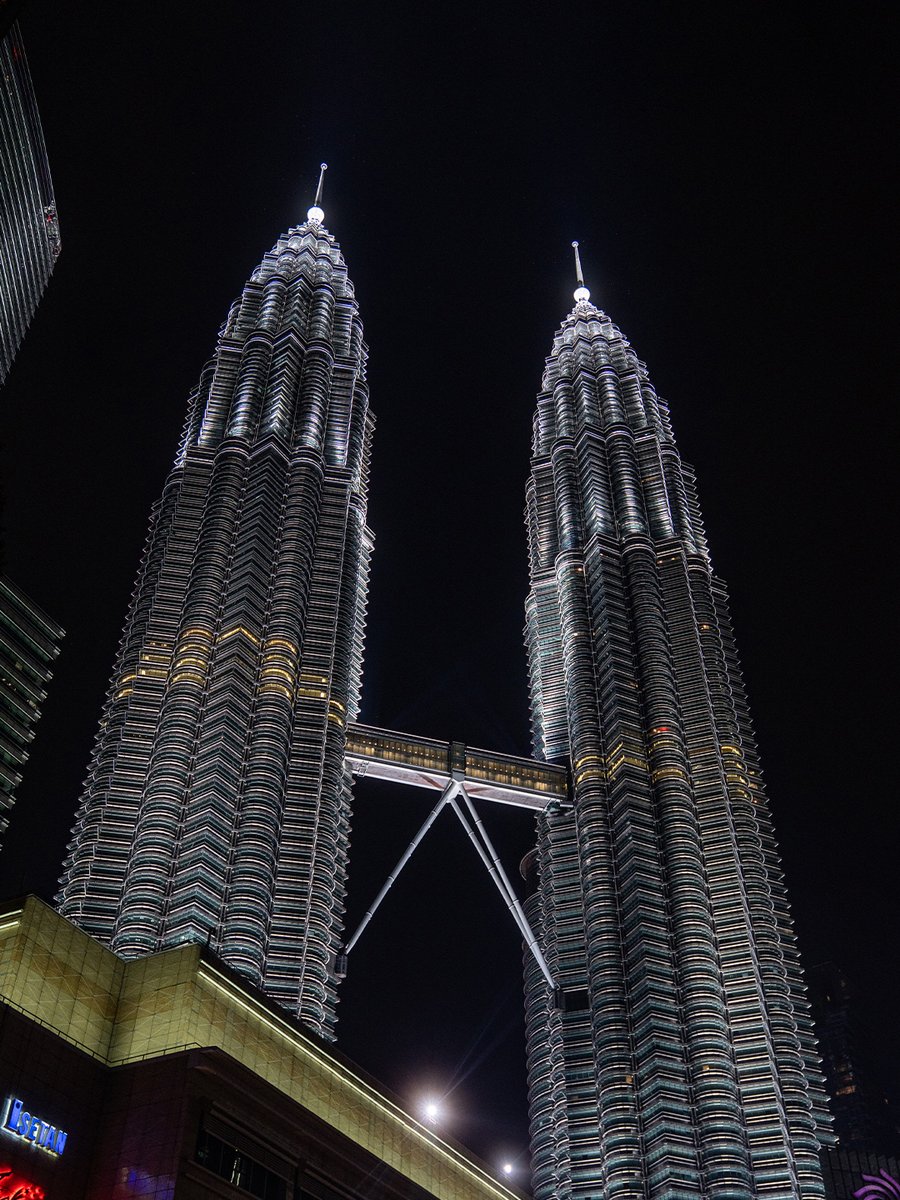 HaasF1Team's tweet photo. Malaysia, it's good to be back 👋🇲🇾

#HaasF1 #F1 #BahrainGP https://t.co/siBLkOnMWn