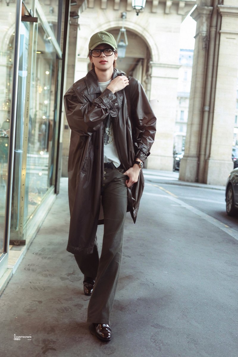 ACOUNTDOWN321's tweet photo. +2

#ANTON #앤톤 #찬영 #RIIZE #라이즈 #ANTONxSaintLaurent https://t.co/Sq0IU8QD8P