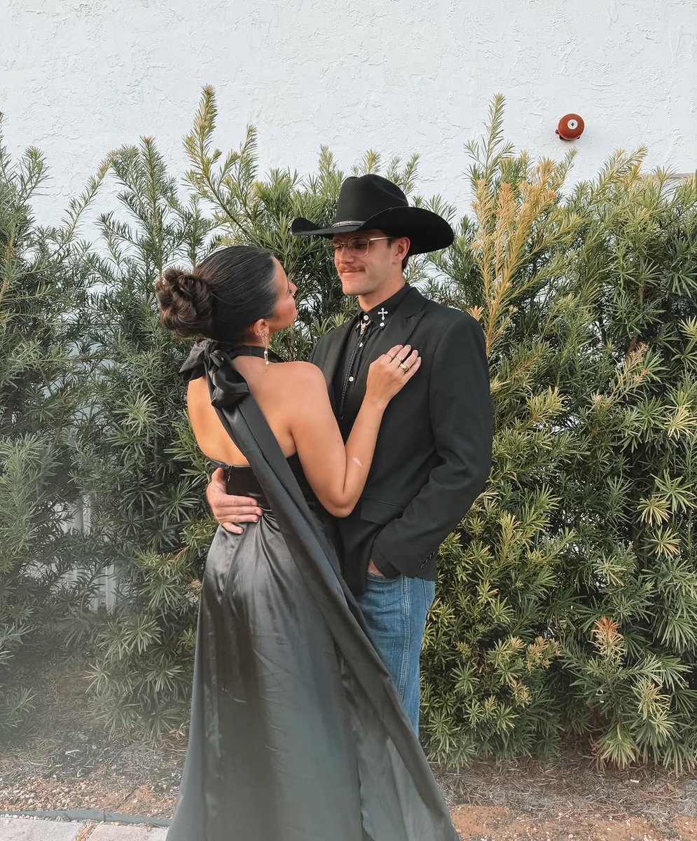 MatteoBaglama's tweet photo. Got to celebrate my sweet friend  yesterday alongside my fav people 🥹💍🤍 (swipe till the end to watch allie and I get distracted with our hot hit pilates results LOL) 😅 Thankd  for the stunning dress🤍 uses AW0113 for a discount at checkout! https://t.co/QzTcPIBlm7