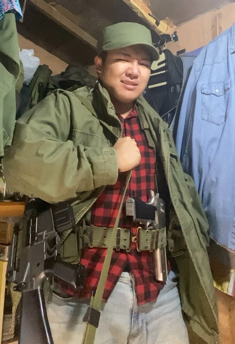 harada_chicken's tweet photo. 治安崩壊した都市で"民兵"と称して
略奪とかしてる奴、装備は州兵の亡骸から剥ぎ取ってる https://t.co/wQvaTcNtxJ