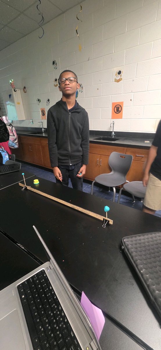 ELM_HCS's tweet photo. Students are learning about solar and lunar eclipses and these were the 1st set of students to figure it out by themselves how to create a model of an eclipse!#ScienceClass #HandsOnLearning 💛🦅💙 @PrincipalHolsey @HCS_ScienceDept @elmspto @istaypersistent https://t.co/4ZizmPUolh