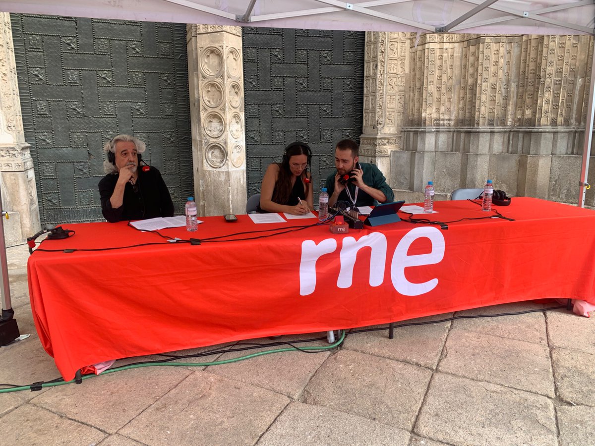 RTVEclm's tweet photo. 📻Arranca @ElOjoCriticoRNE con @labandadelauli desde la Catedral de Toledo que celebra este año sus 800 años de historia @SICP_de_Toledo 

Desde las 16:00 horas en @radio5_rne https://t.co/TilgepaNfp