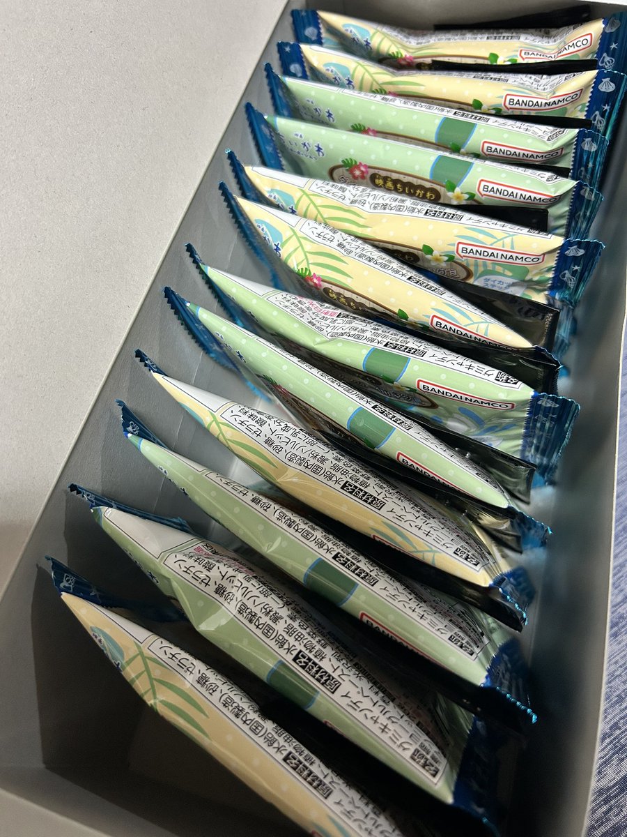 htk4312's tweet photo. ちいかわメイン垢にしたい。
ちいかわ以外も呟いたりするかも。。

ダイカットステッカー付きグミカニちゃん被ったよ┏[º  º┓]┓

 #ちいかわ好きと繋がりたい https://t.co/PmU4EQgh7l