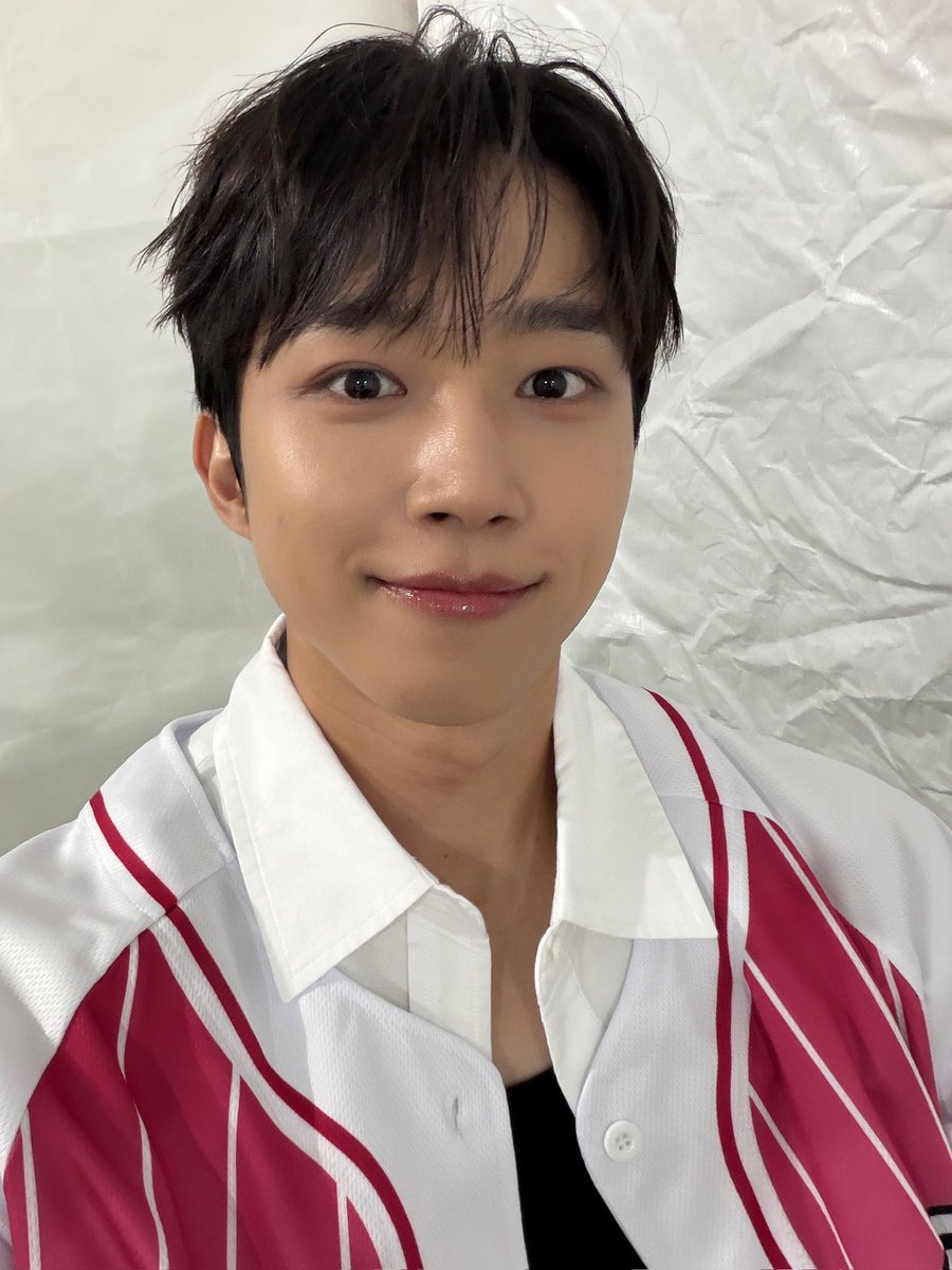 NFlyingofficial's tweet photo. 충 북대 목소리는 드럼의
북 소리보다 크다
대 장군 감이네

#NFlying #엔플라잉 #서동성 #SeoDongSung https://t.co/ZawnYJazZE