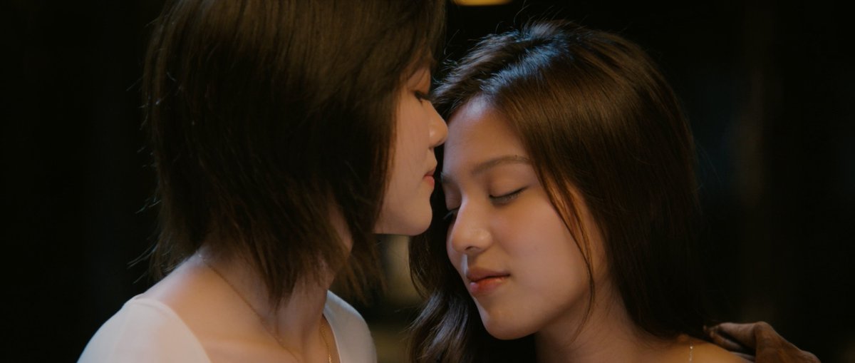 GMMTV's tweet photo. ปลอบเธอขาด้วยเสียงเพลง 🎶
#MoonshadowSeriesEP8

@emiamily @beonnnie https://t.co/GucMXixzra
