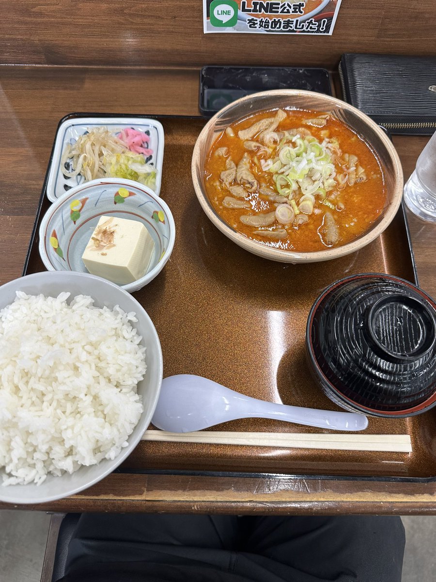 oiocha_taka's tweet photo. やべぇ！俺としたことが
伊勢崎の飯をポストし忘れてたわｗ
日の出食堂のモツ煮！
もつ煮込み食堂みつ子の一本角煮定食
ちなみに、ハサミで切りながら食べますｗ
フタツメの濃厚タンメン唐揚げセット
子供の拳くらいの唐揚げが3個
これは、食べきれずｗ
そっと、対面の同僚にパスしましたｗ https://t.co/js9UThmux0
