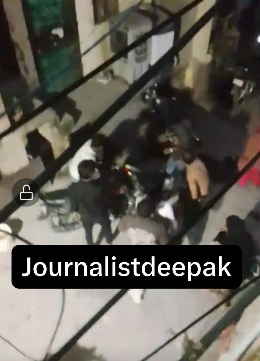 newswithdeepak's tweet photo. 👉रोहिणी जिला में अपराधियों के हौसले बुलंद  कानून का कोई खौफ नहीं बेधड़क दे रहे है अपराधों को अंजाम।
👉 रोहिणी जिला के अमन विहार के अंतर्गत
रोहिणी सेक्टर 20 में युवक के घर पर  20 से 30 बदमाशों ने किया पथराव ,युवक ने लगाई पुलिस से गुहार युवक का आरोप पुलिस नहीं सुन रही युवक की गुहार।
👉विजय विहार के इलाके में बीती रात करीब 10:05 के आस पास युवक के साथ हुई स्नेचिंग।
👉हमेशा बड़ा हादसा होने के बाद ही क्यों जागती है पुलिस।
👉अपराधियों में क्या कानून डर खत्म हो गया है।
👉रोहिणी जिला में तेजी से बढ़ रही है अपराधिक वारदाते।
👉पुलिस थानों में नहीं होती है फरियादी की सुनवाई।
👉 कई जगहों पर बीट बूथ से नदारद रहते है पुलिसकर्मी। 
 @CPDelhi
@DelhiPolice @Vijay_Singh_IPS @dcprohinidelhi @LtGovDelhi @cmodelhi @rekhagupta #delhipolice #dpupdates #hellopolicestation #amanviharpolicestation #shoamanvihar #dcprohini 
#crimenews #cctvfootage