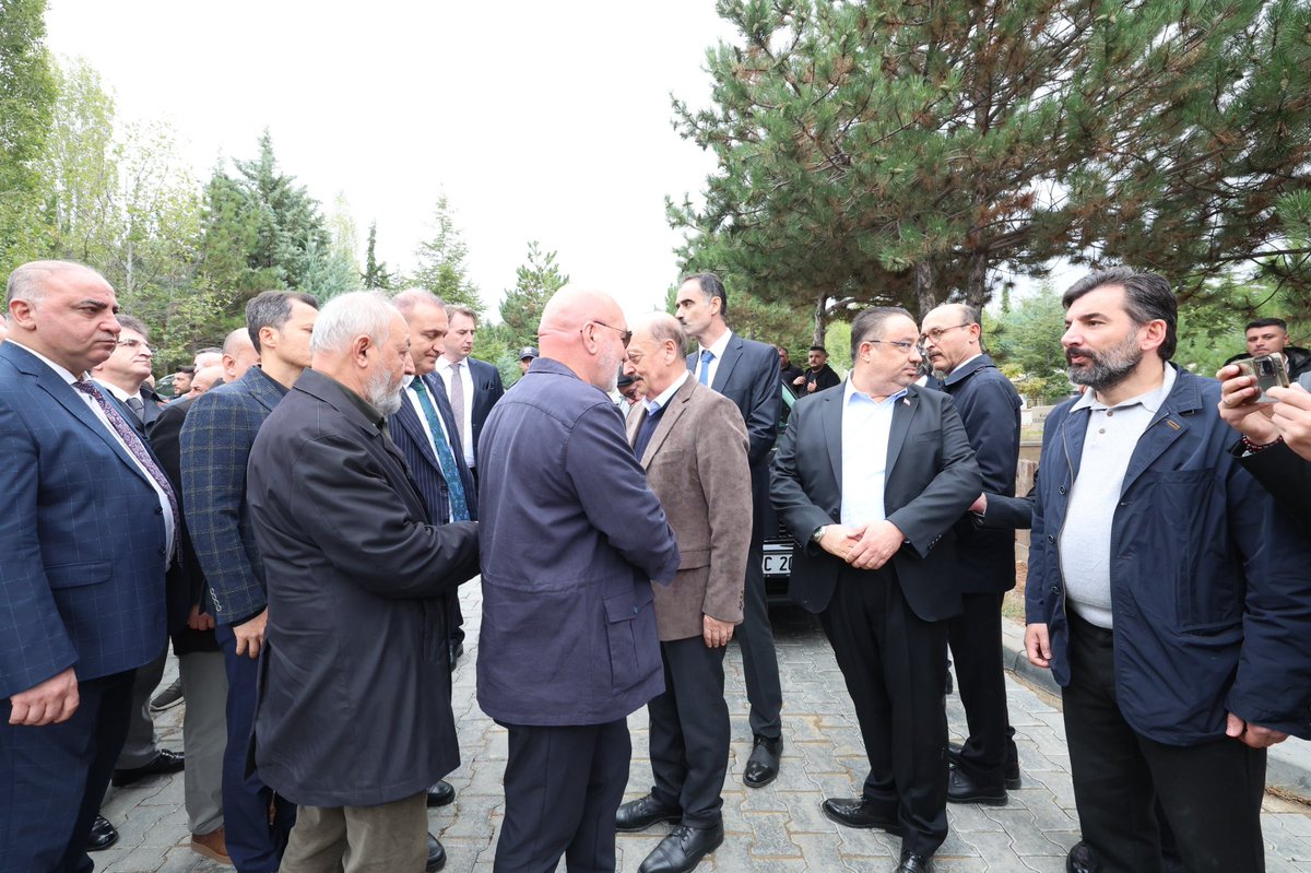 HBTONBUL's tweet photo. Önceki dönem Çalışma ve Sosyal Güvenlik Bakanımız Prof. Dr. Vedat Bilgin’in kıymetli validesi Gülhanım Bilgin Hanımefendi’ye Allah’tan rahmet diliyorum.

Başta Vedat Bilgin hocamız olmak üzere ailesine ve yakınlarına sabır ve başsağlığı temenni ediyorum.

Rabbim merhumeyi rahmetiyle kuşatsın, mekânını cennet, makamını âli eylesin.