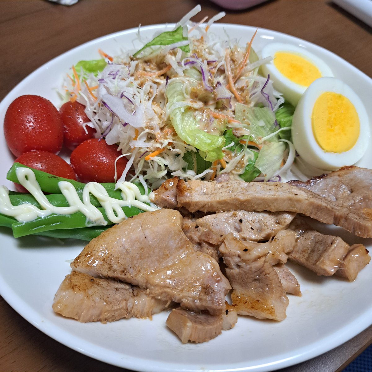 amuse_s's tweet photo. そうそう、何だか吾輩、野菜が好きになった
みたいだぞぉ💙
一昨日の夕飯で昨日の夕飯で今日の夜食だぜ😆 https://t.co/LiGV9MGkl7
