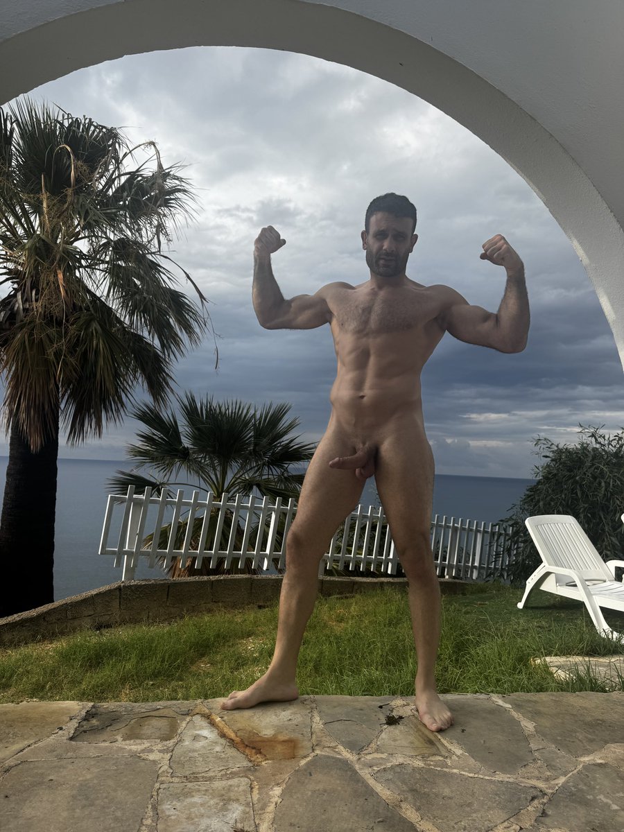 straightaddickt's tweet photo. The calm before the storm https://t.co/Z8fxJaKDXl