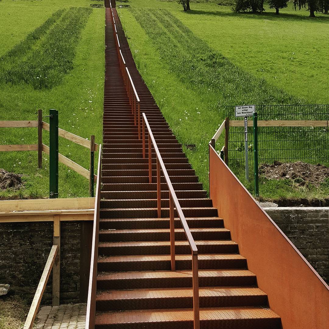 mhjr92's tweet photo. Ganz schön hoch! #himmelstreppe #hennesee #sauerland #heimatliebe #ausdauertraining #treppe #wanderlust https://t.co/SWAJUproVS
