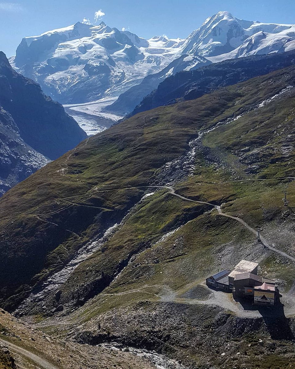 vinifluxo's tweet photo. #wallis #valais #bestmountainartists #autumn #swissalps #schweiz #mountains #switzerland #suisse #bergwelten #nature #mountainview #inlovewithswitzerland #svizzera #swiss #swissmountains #mountainorama #alps #beautifulview #theglobewanderer https://t.co/VaObRoLELS