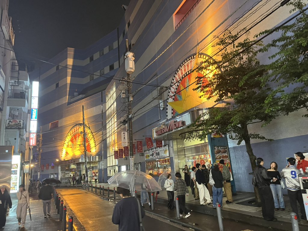 Hama_Seikatsu's tweet photo. 23:00の相鉄ムービル
予定過ぎても盛り上がっています。
現場からは以上です。 https://t.co/oXfPZKydNW