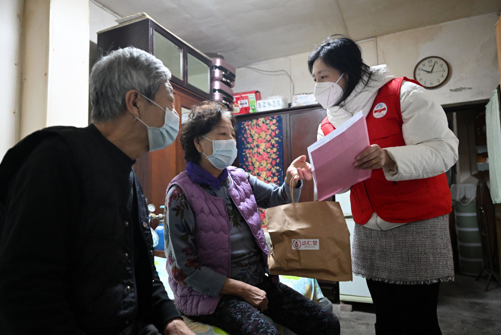 Zita5yd's tweet photo. Hoy ayudamos a distribuir alimentos básicos a 120 familias necesarias en el barrio norte. Cada pequea acción suma para hacer la comunidad mejor! https://t.co/rOeXEQGia9