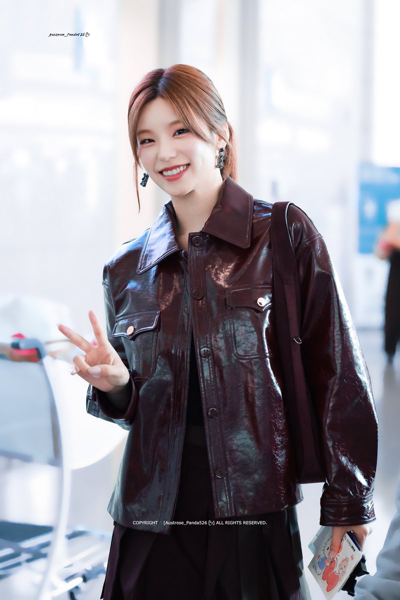 Panda526_YE's tweet photo. 260930 ICN ᥫᩣ

😗

#예지 #YEJI #있지 #ITZY https://t.co/H5c2eGK1AG