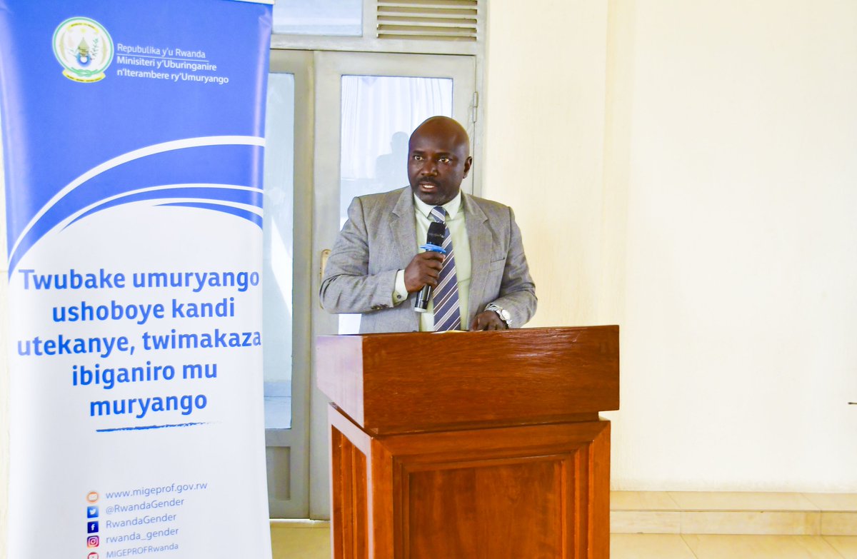 RwandaNorth's tweet photo. Guverineri @gahundemaurice yavuze ko hakiri intambwe yo kuzamura ibipimo bikiri hasi mu guteza imbere umuryango muri @RwandaNorth. Yasabye abayobozi b’amadini n’amatorero gufatanya na Leta guhindura imyumvire no guhana amakuru hagamijwe kubaka umuryango wishimye, ufite icyerekezo https://t.co/les0hrjGS2
