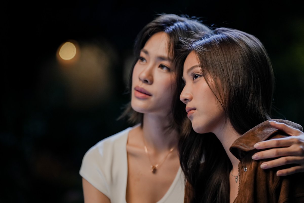 MoonShadowGMMTV's tweet photo. พระจันทร์คืนนี้น่ากลัวจัง ตี๋มากอดเค้าเลย˚.🎀༘⋆🐱
#MoonshadowSeriesEP8 https://t.co/CqktmZxT6K
