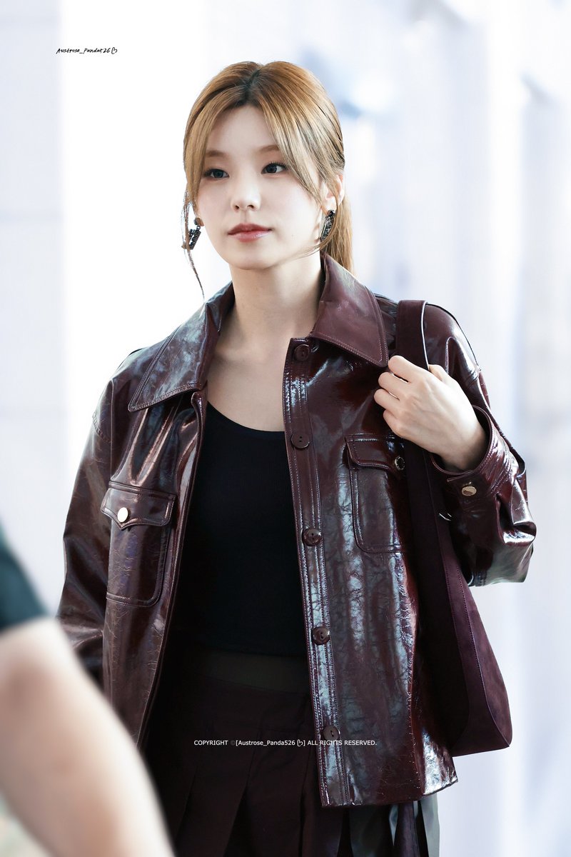 Panda526_YE's tweet photo. 260930 ICN ᥫᩣ

😎

#예지 #YEJI #있지 #ITZY https://t.co/4X8y43caC8