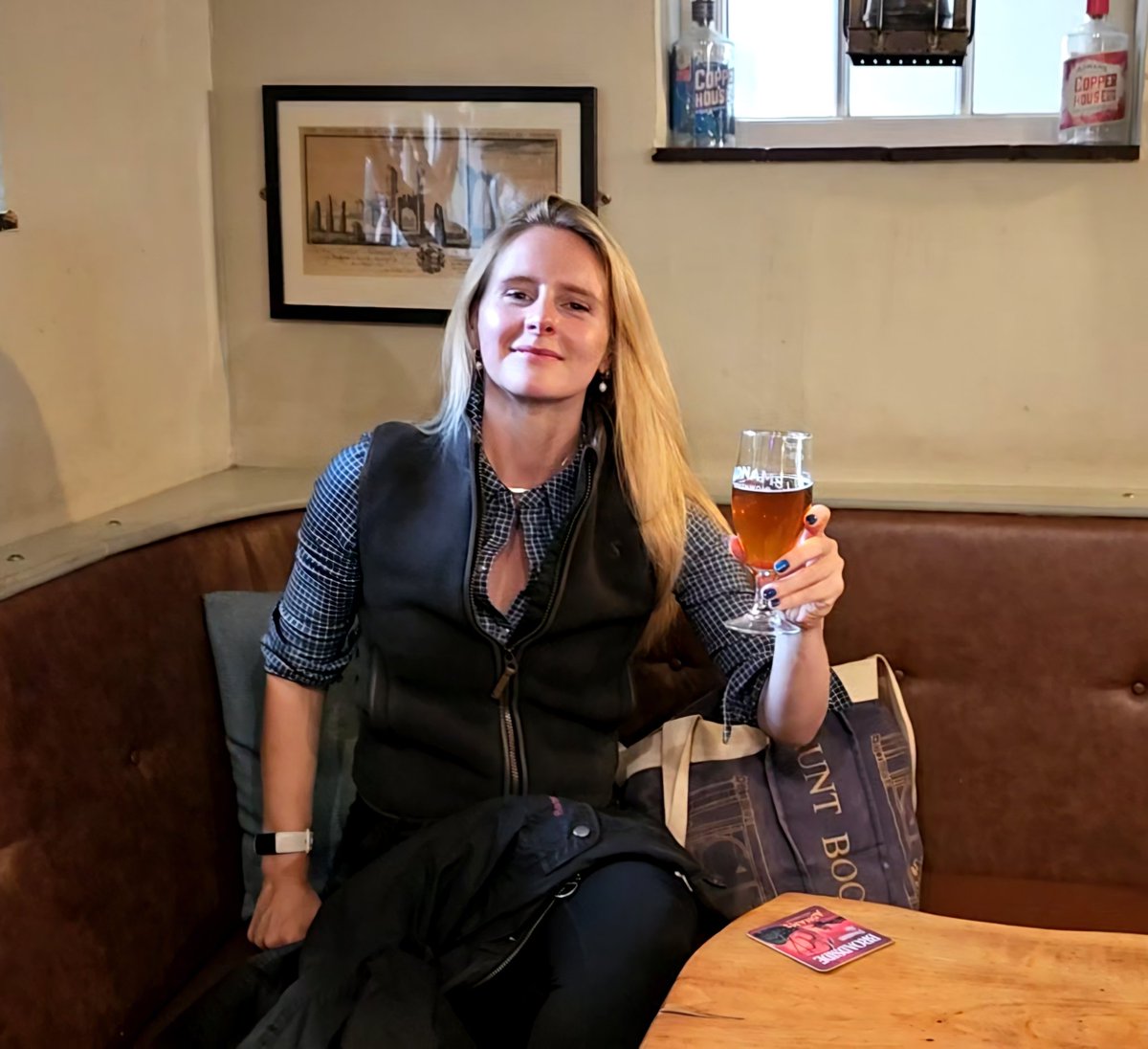 Lugey6's tweet photo. Enoying a very delicious and highly uncontroversial @Adnams Ghostship in @Jenny4SuffCoast constituency. #justright. https://t.co/aF5J1Bojxx