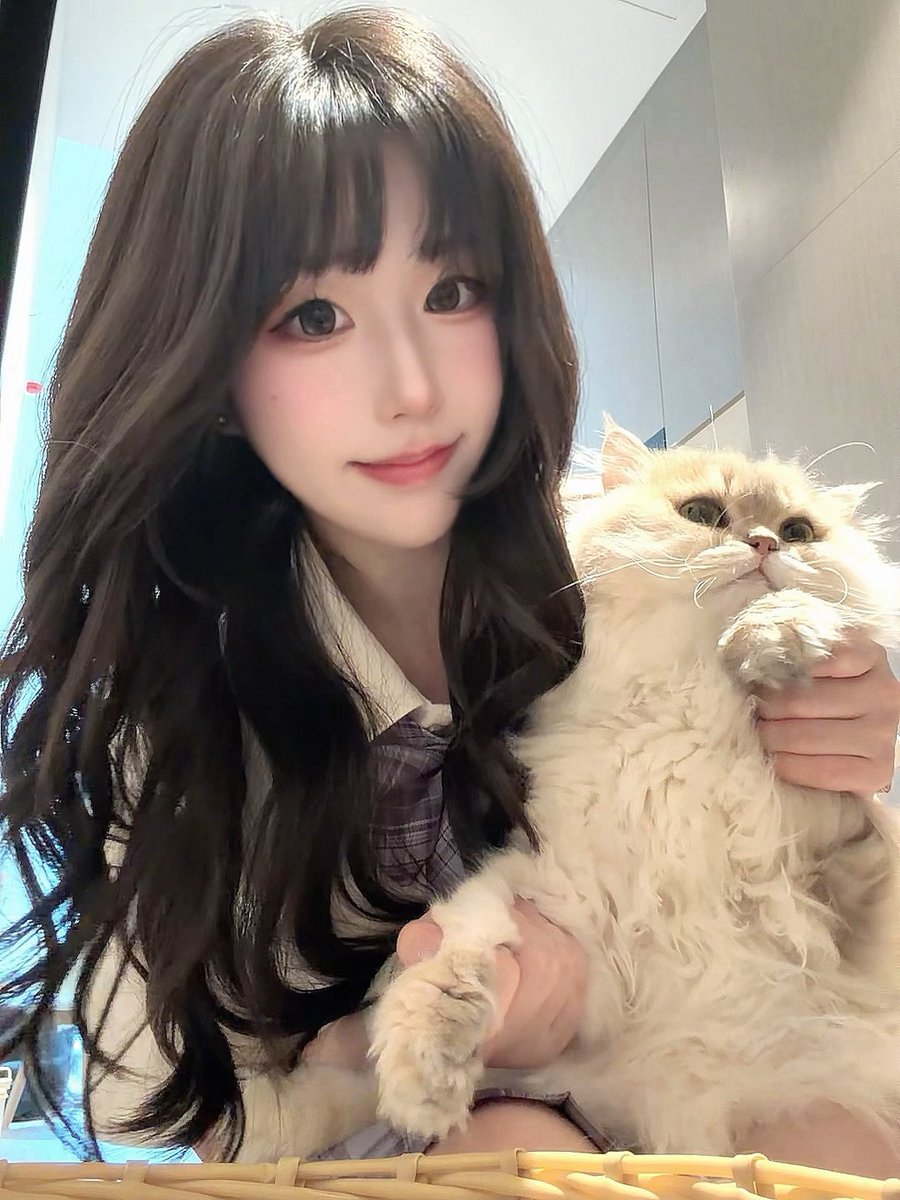 Sleepykitty000's tweet photo. 孩子像妈也很正常吧 https://t.co/fXYRhamu53
