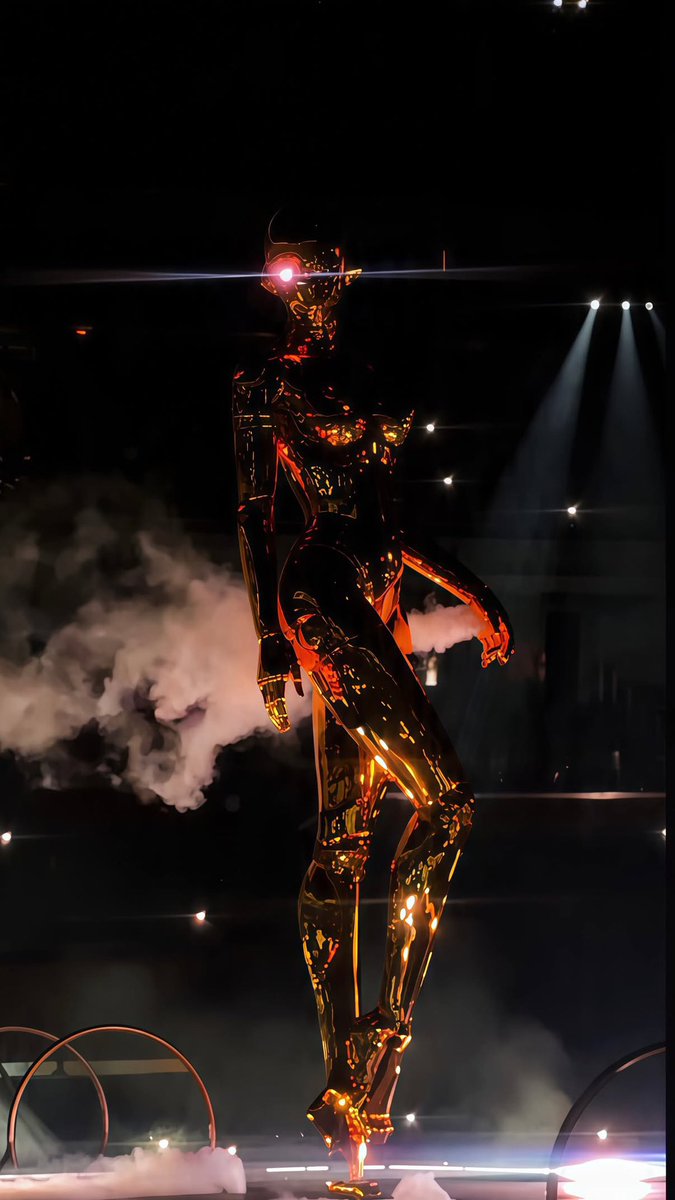ConfUshii's tweet photo. masih PCD🥹
jepretan orang cakep-cakep banget gile si Sorayama ini dari tribun section 😳 https://t.co/HFVk392rlo