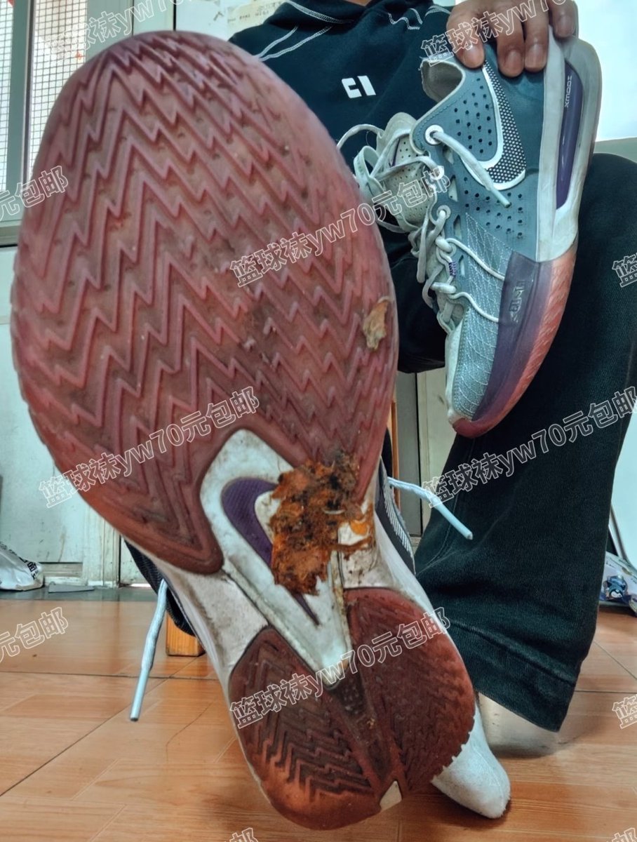 xXA3S8i1wA5TsQA's tweet photo. 【🔥国庆福利 抽奖活动】一定转发！
奖品：
特等奖���球鞋一双
一等奖：高弹一条
二等奖：内裤一条
三等奖：黑袜一双
门槛：点赞➕转发➕关注
⚠️豆包按点赞顺序随机抽！
🔥国庆期间正常接代穿，代射
有想法的可以将自己的球鞋 内裤 球袜 高弹寄过来让我射和穿！
p1—3代穿实图 p4代射实图
主页有联系方式 https://t.co/GPhAcYJq6z