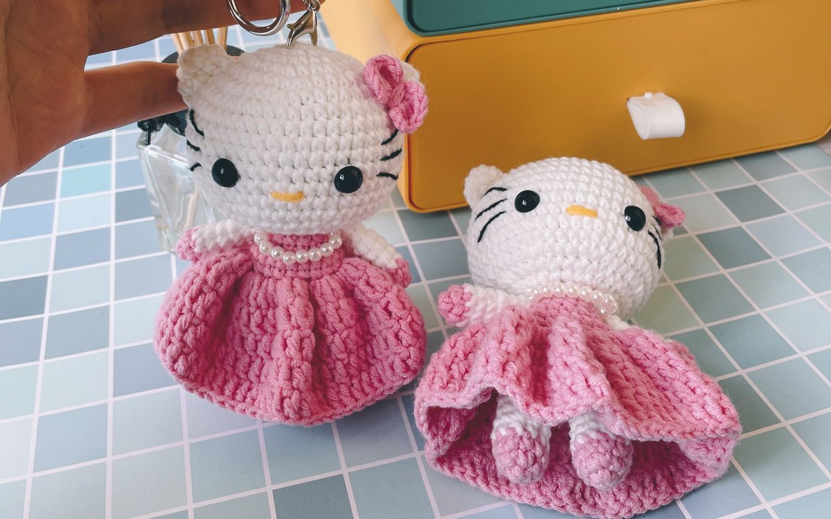 Frediawkl's tweet photo. [Hoy hice un llavero de ganchillo con forma de gato, es perfecto para decorar mi mochila y un regalo simple para amigos!]， https://t.co/UN8fDSjx76