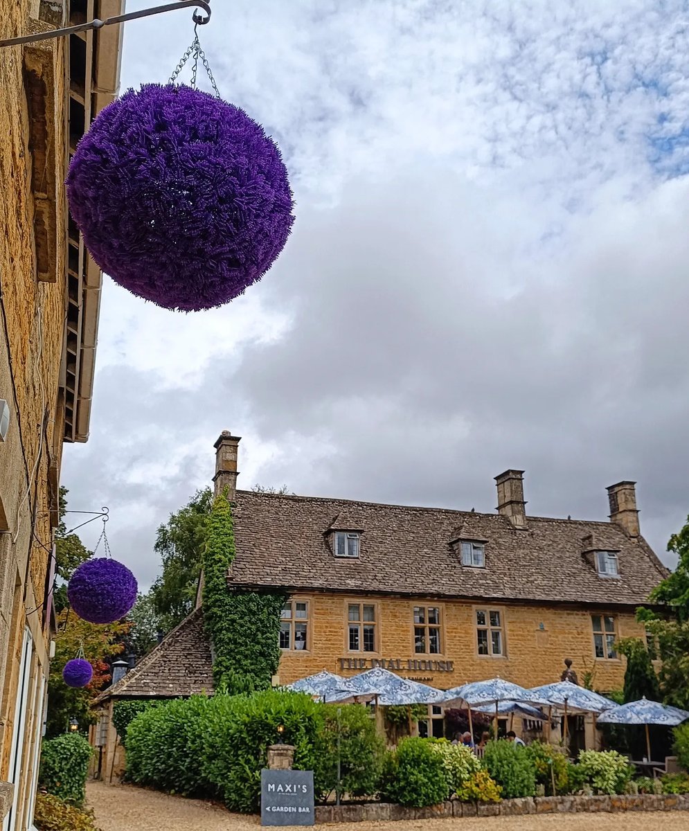 guitabares's tweet photo. Magica Atmosfera... Cotswolds💚... #cotswolds #england #oldengland #camminare #walking #travel #travelinside #travelphotography #viaggiare #wanderlust #goodmorningworld https://t.co/ANChfUTnMn