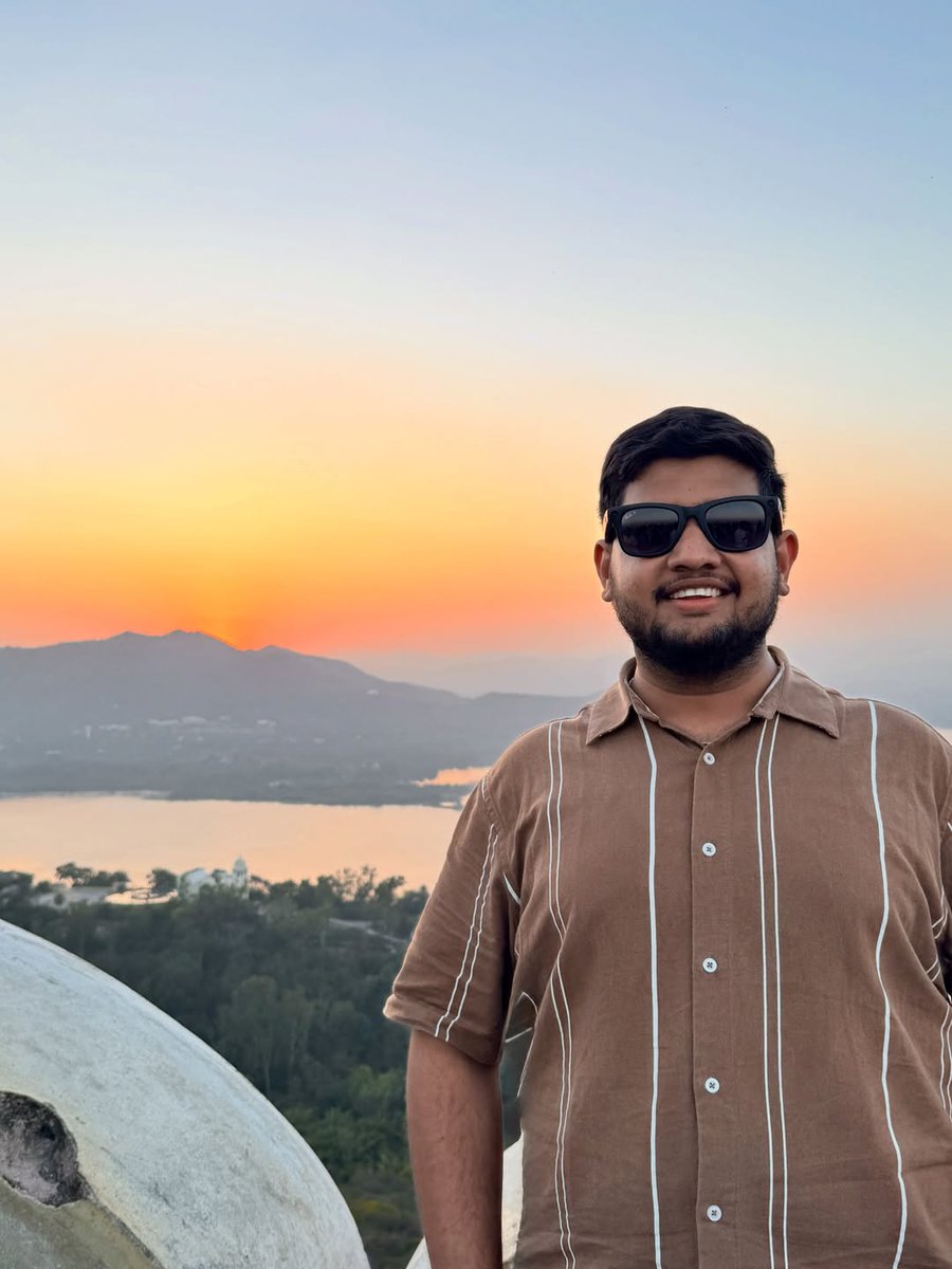 denanafarias's tweet photo. Keeping it simple

#metarayban #udaipur #instareel #post #ootd https://t.co/hl4aXwf71e