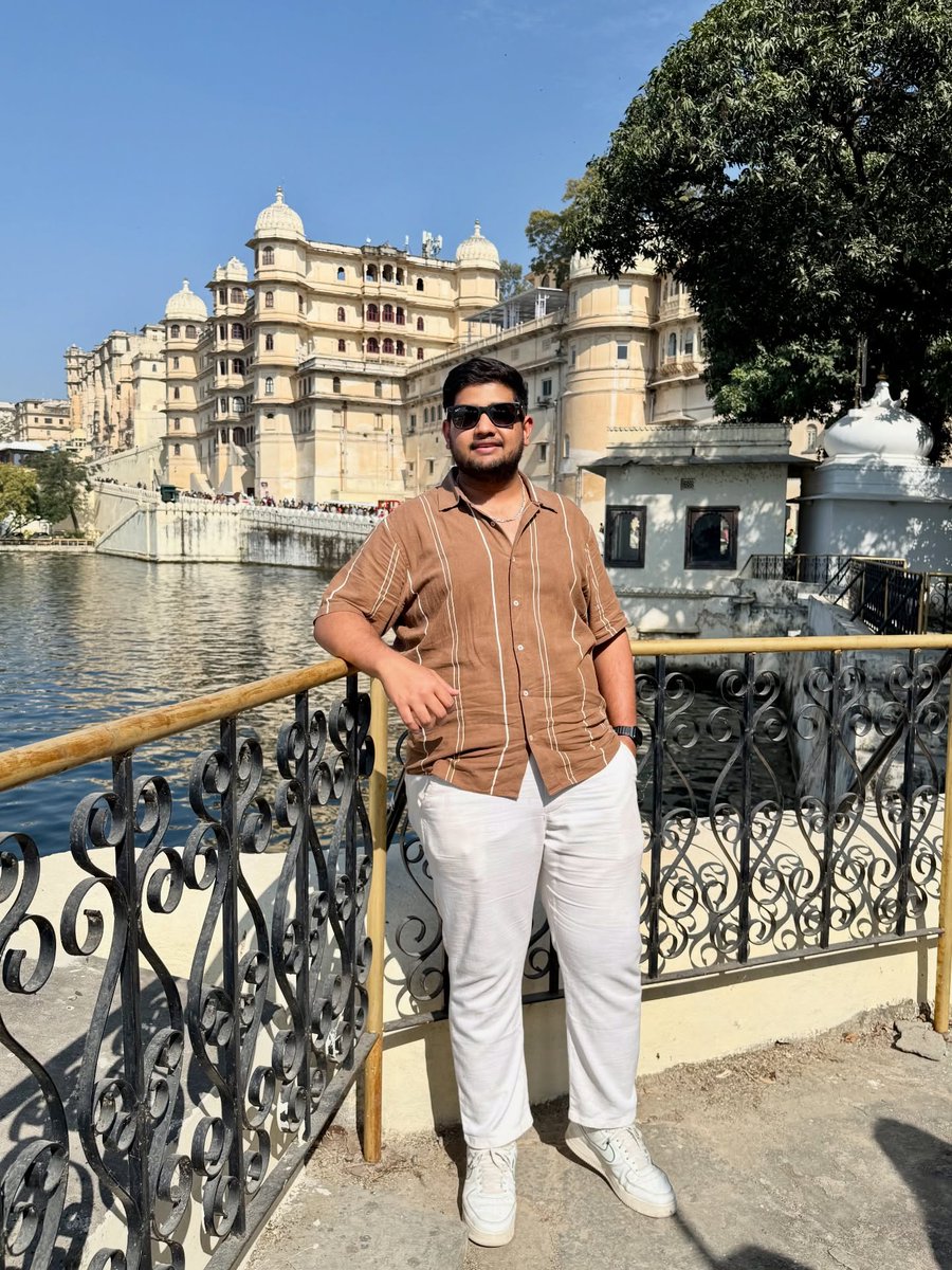 denanafarias's tweet photo. Keeping it simple

#metarayban #udaipur #instareel #post #ootd https://t.co/hl4aXwf71e