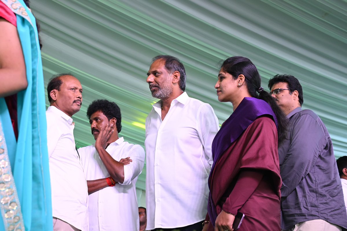 IamDrLakshmiG's tweet photo. గౌరవ ఒడిశా గవర్నర్ శ్రీ కంభంపాటి హరిబాబు గారు, మాజీ ఉపరాష్ట్రపతి శ్రీ వెంకయ్య నాయుడు గారు, మంత్రులు, ప్రజాప్రతినిధులతో పాల్గొనడం ఎంతో ఆనందంగా, గర్వంగా ఉంది.
(2/2)
#Ongole150 #OngoleUtsavam #PrakasamDistrict #DrGottipatiLakshmi #DarsiTDP #TeluguDesamParty https://t.co/jgu157jbPm