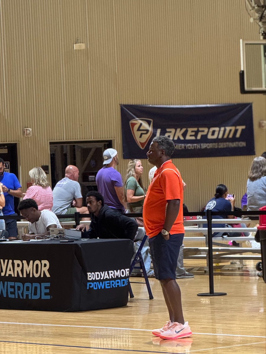 evargo1's tweet photo. Lady Warriors finish out @RYZEHoops Fall League going 2-0 in Double Header night. Defeating Cass & Lassiter Girls both by double digits. #seasonloading #girlshoops @northcobbwbb @CoachCyp_FDL
@JTayhoops44 @Bella_Vargo2 @Hananiah_bell @KaydenRush1 https://t.co/olPxjw57O0
