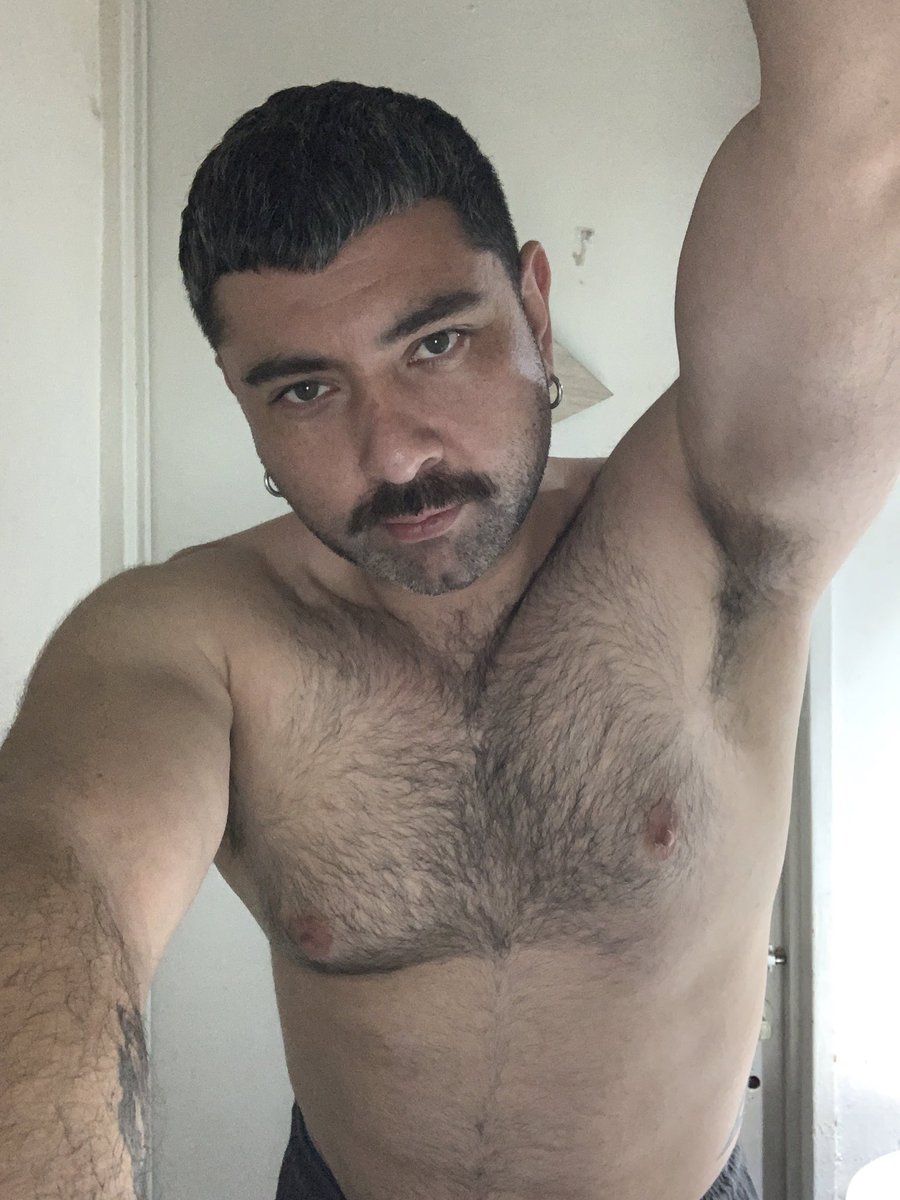 Carlos_NavarroC's tweet photo. Me saque esta foto y me gusto
Sin editar sin filtro sin nada solo yo en el baño cambiándome ropa https://t.co/7CHabCu90t