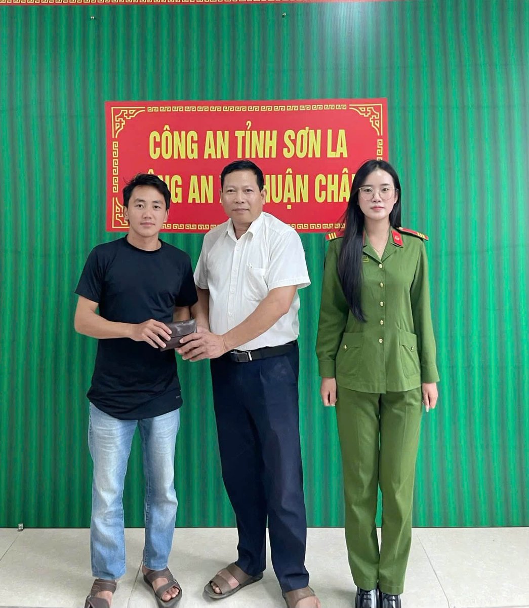 cand_vnvd's tweet photo. Tuyệt vời các chú công an https://t.co/9imzoNbzS8