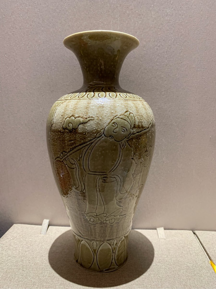 rhond_path__291's tweet photo. I accidentally dropped the vase with glaze, that really makes me upset now. https://t.co/iSXOmJtwko