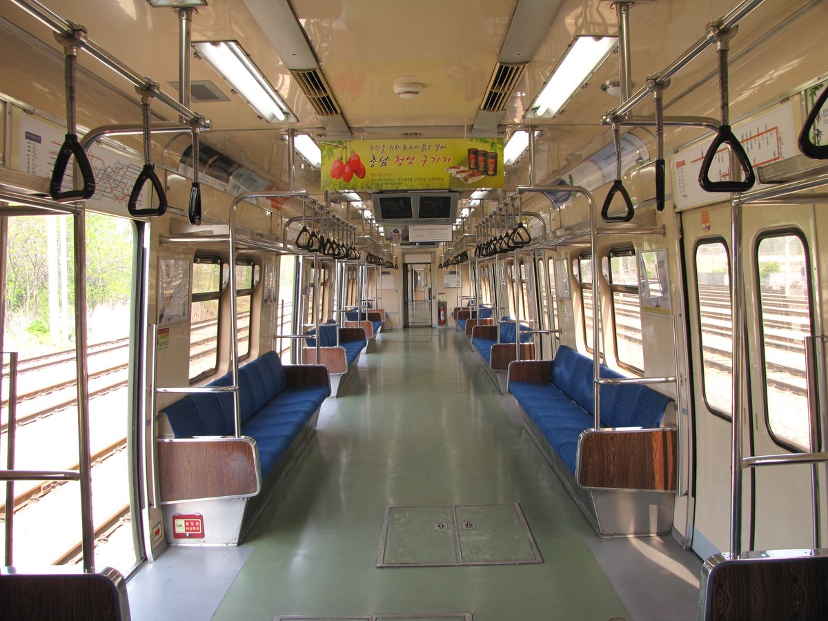 Pierre2427's tweet photo. 懐かしのGEC車内と、方向幕対照表。 https://t.co/1YY596K2Mh