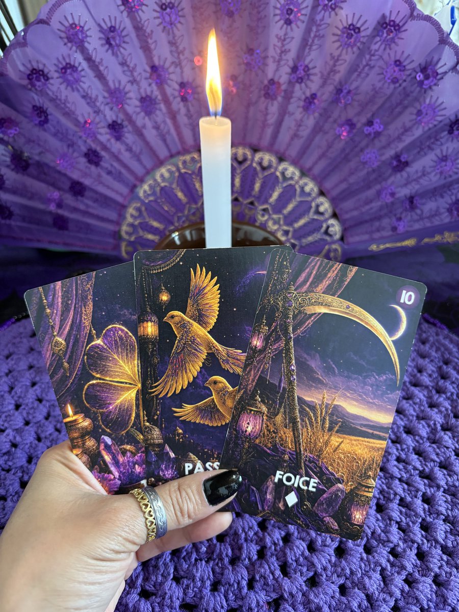 witch_ravena's tweet photo. Signos de Terra 🌳- Touro, Capricórnio e Virgem até o final do ano

Você saberá os lugares a se retirar, ter mais fé, entender no que está perdendo tempo e energia, e no que precisa aplicá-la melhor.
As circunstâncias voltadas à fé, princípios e sobre o que pode ou não controlar podem até te deixar de cabelo em pé em alguns momentos ainda, mas quando parar para entender o que pode ou não fazer da sua parte, a sua percepção mudará.
Ainda há pequenos obstáculos que pode direciona-los da melhor forma.
Ainda há necessidade de pontos finais para que mantenha a sua paz.
Ainda precisará de sabedoria sobre o que fala e com quem anda, mas saiba que em tudo isso já se encontra em um melhor direcionamento, agora é continuar se mantendo no pensamento de evolução, e mesmo quando errar, saiba que pode aprender com os erros e tentar novamente.