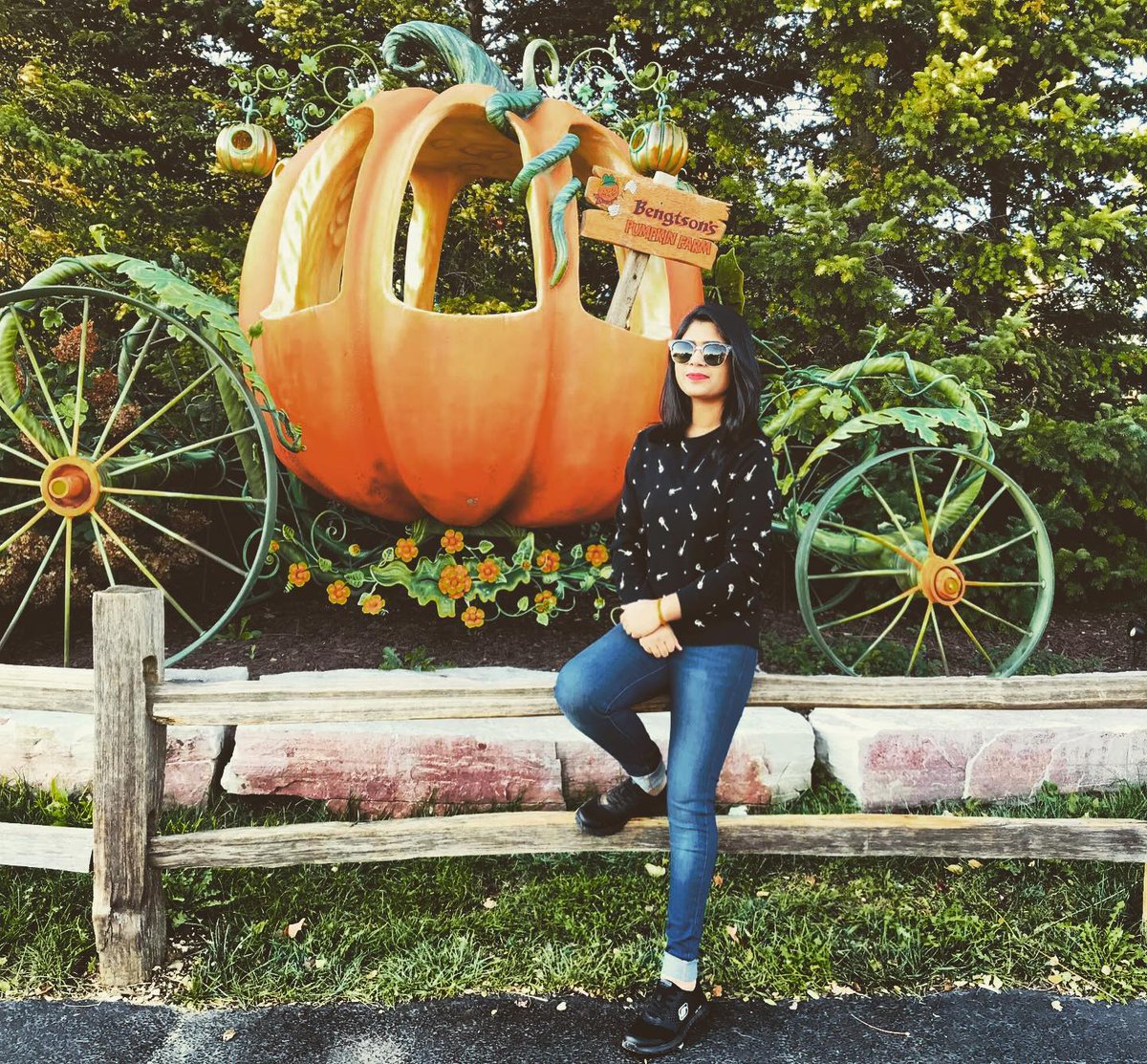ekaethi's tweet photo. Autumn leaves &amp; Pumpkins please 🍁🎃....... #pumpkinpatch #pumpkinfarm #autumn #instapic #tb #fallseason #chicagogram #instafashion #winterstyle #casualstyle #illinois #lombard #autumndiary #bengstons https://t.co/bozUoY0e3l