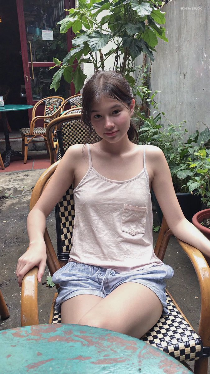 palebte's tweet photo. alone at my grandma house https://t.co/CdhV293GDv