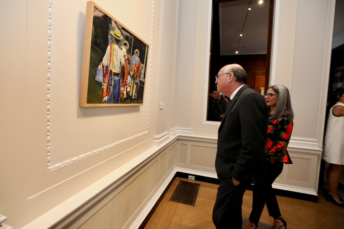 igoldfajn's tweet photo. It was great to continue celebrating @the_IDB Group’s Unseen Threads exhibition, this time at the Meridian International Center in Washington.

"Unseen Threads: The Fabric of Everyday Life in Central America" brings together works from the IDB Art Collection, featuring artists from Panama, Honduras, El Salvador, Costa Rica, and Guatemala, while highlighting how art can create space for dialogue and mutual understanding. 

Thank you to @MeridianIntl for hosting us, and to the ambassadors and representatives who joined us for this special evening.
-----
Fue un gusto seguir celebrando la exposición Unseen Threads del Grupo BID, esta vez en el Meridian International Center en Washington.

Unseen Threads: The Fabric of Everyday Life in Central America reúne obras de la Colección de Arte del BID de artistas de Panamá, Honduras, El Salvador, Costa Rica y Guatemala, y destaca cómo el arte puede abrir espacios para el diálogo y el entendimiento mutuo.

Gracias a Meridian por recibirnos, y a los embajadores y representantes que nos acompañaron en esta noche tan especial.
-----
Foi um prazer continuar celebrando a exposição "Unseen Threads" do Grupo BID, desta vez no Meridian International Center, em Washington.

"Unseen Threads: The Fabric of Everyday Life in Central America" ​​reúne obras da Coleção de Arte do BID, apresentando artistas do Panamá, Honduras, El Salvador, Costa Rica e Guatemala, e  destaca como a arte pode criar espaço para o diálogo e a compreensão mútua.

Agradecemos ao Meridian por nos receber, bem como aos embaixadores e representantes que se juntaram a nós nesta noite especial.