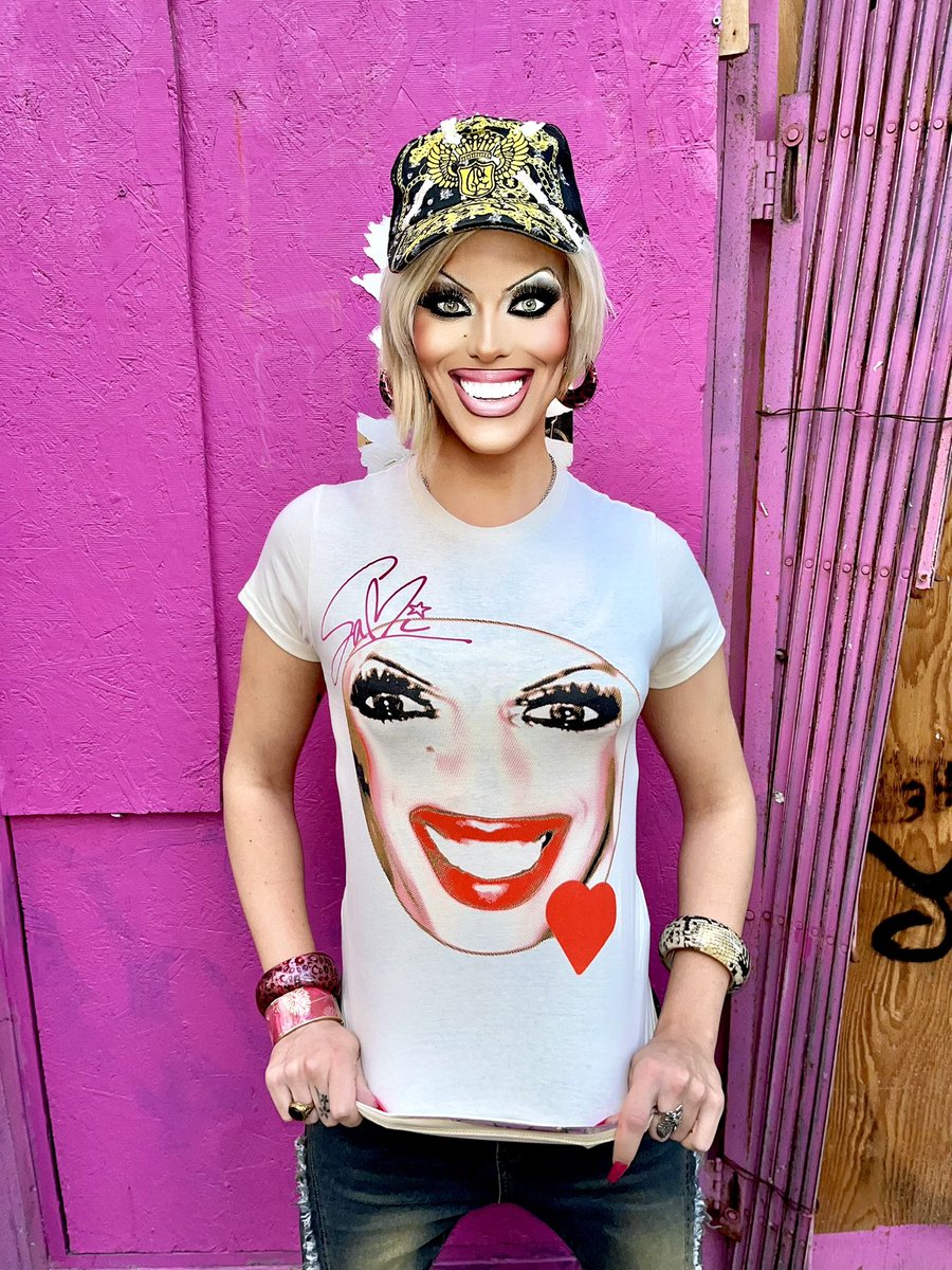 sami_landri's tweet photo. 😀 NEW MERCH 😀
My inspiration for this design is a celebration of natural beauty 🥹 Dare to be authentically yourself and unleash YOUR natural beauty with this T-shirt 🌈
You can get my merch at the tour shows or on my website (link in my bio 😘) https://t.co/K4oMeQwycj