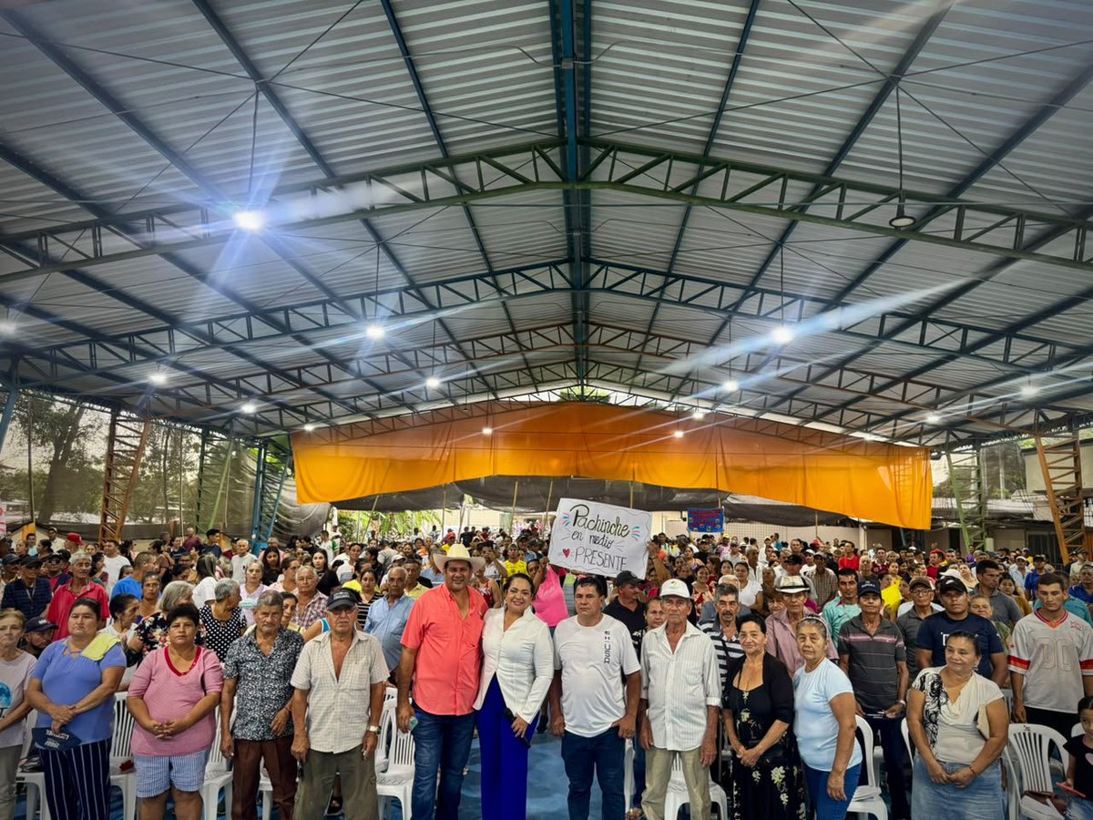 GoberManabi's tweet photo. La gobernadora de Manabí mantuvo una asamblea ciudadana en la comunidad Pachinche Medio, de Portoviejo, donde escuchó de manera directa las necesidades, inquietudes y propuestas de sus habitantes. https://t.co/SUkqkCc9P4