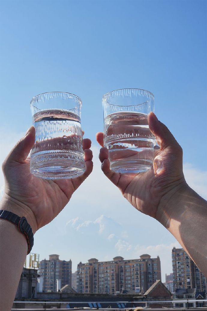 Gilberte34ku's tweet photo. Cada día bebe 2 litros de agua y haz 30 minutos de caminata: pequeos hábitos que cuidan tu salud sin esfuerzo. https://t.co/tSRRSq6MvO