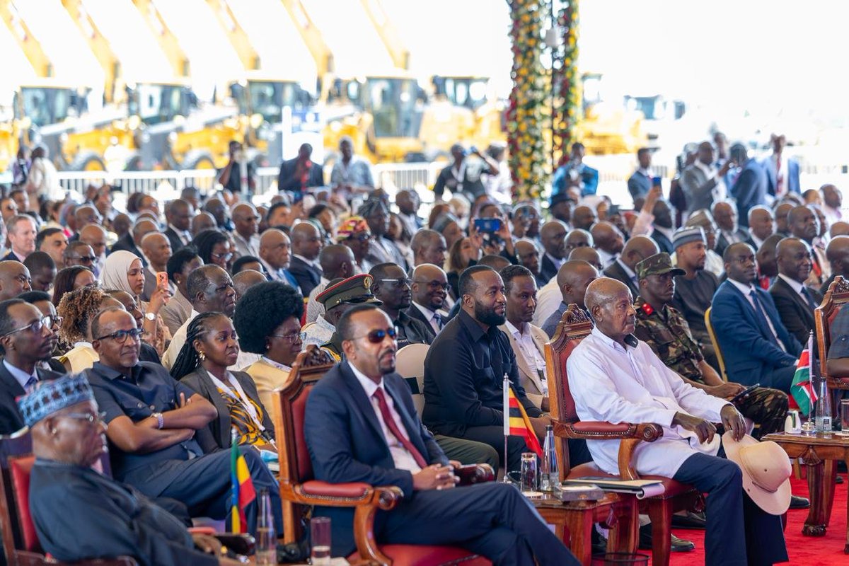ray_omollo's tweet photo. To realise the goals of Kenya Beyond Vision 2030, we must also advance the wider African aspiration of transforming our continent from primarily a consumer of finished products into a continent that produces, processes and exports. That transformation will require deliberate investment and, importantly, intentional leadership by African leaders.

The Dangote East Africa Petroleum Refinery and Petrochemicals SEZ in Lamu is a step in that direction. 

With a planned capacity of 700,000 barrels per day, it will process crude oil from Lokichar in Turkana, other parts of Africa and international markets, supplying refined petroleum products to Kenya and the wider East and Central Africa markets.

The project is expected to create more than 60,000 jobs while opening opportunities in storage, logistics, shipping, manufacturing and petrochemicals. 

Located along the Lamu Port, South Sudan and Ethiopia Transport (LAPSSET) Corridor, it will also strengthen Lamu's position as a regional gateway for energy, trade and investment.

Presided over by H.E. President @WilliamsRuto and @AlikoDangote, CEO of Dangote Industries Limited, we joined other Heads of State, national leaders and high-profile dignitaries from across the continent for the groundbreaking ceremony of the Dangote East Africa Petroleum Refinery in Mokowe, Lamu County.
