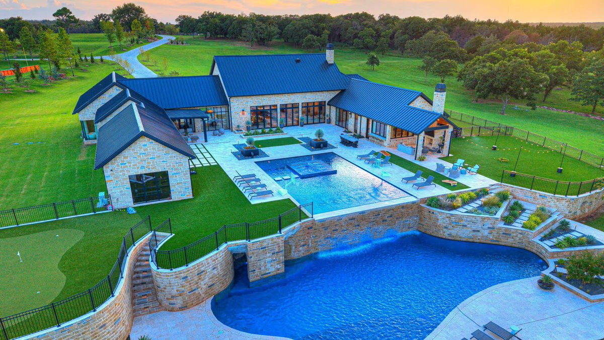 HouseTrackers's tweet photo. RETIRED MLB STAR MATT HOLLIDAY PUT A LIT BASEBALL FIELD ON HIS OKLAHOMA ESTATE. IT IS NOW ASKING $8.95 MILLION

The field has bleachers and a fire pit behind home plate.

His sons practiced on it. One plays for the Orioles and the other was the number 4 draft pick.

He paid $3M for the 136-acre property in his hometown of Stillwater in 2018 and built the house in 2022.

He first asked $12M in February, when it was the most expensive house for sale in Oklahoma.