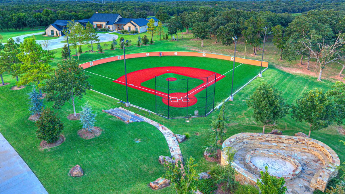 HouseTrackers's tweet photo. RETIRED MLB STAR MATT HOLLIDAY PUT A LIT BASEBALL FIELD ON HIS OKLAHOMA ESTATE. IT IS NOW ASKING $8.95 MILLION

The field has bleachers and a fire pit behind home plate.

His sons practiced on it. One plays for the Orioles and the other was the number 4 draft pick.

He paid $3M for the 136-acre property in his hometown of Stillwater in 2018 and built the house in 2022.

He first asked $12M in February, when it was the most expensive house for sale in Oklahoma.