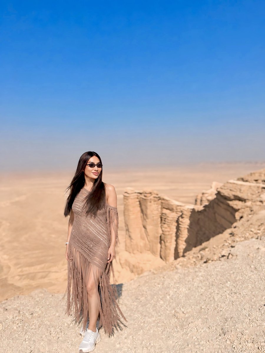 Sakuralsez's tweet photo. #ladyboy_riyadh 
#ladyboy_saudi 
#ladyboy_both_in_Riyadh https://t.co/70rcIcxzqn