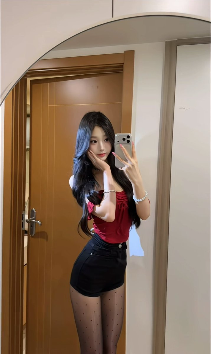 natalie65bd9's tweet photo. 好看吗？你想看我穿哪一种呢 https://t.co/wR7b4zn1ze