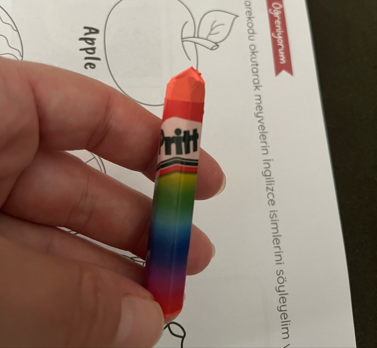 braerdemm's tweet photo. Pritt markanın pastel boyalarının içi boş çıkıyor bu hangi üretme ahlakına sığar sonuçta herkes buna bir bedel ödeyerek alıyor!! #PrittTürkiye https://t.co/dElcsu06vg
